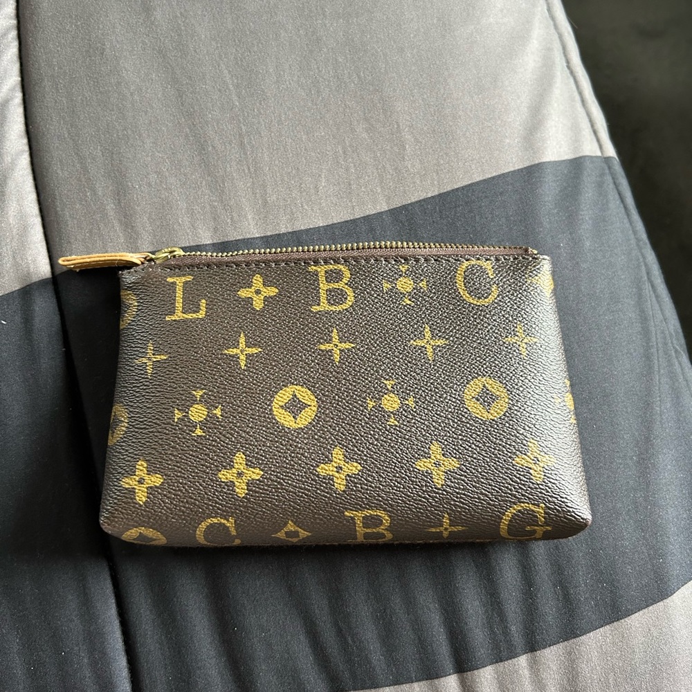 Cosmetic bag